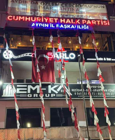 aydinda-chp-ile-akp-arasinda-bayrak-gerilimi-q7PIqmrF.jpg