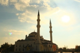 cami-onunde-domuz-eti-ile-kavurma-ikrami-skandalina-valilikten-soke-eden-savunma-yeni-degil-YfNLr45V.jpg