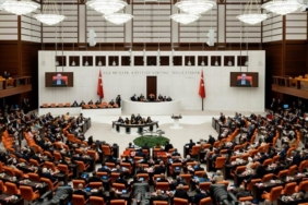 ozgur-ozel-de-aralarinda-10-vekilin-dokunulmazlik-dosyalari-tbmmde-BFLiyMX6.jpg
