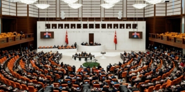 ozgur-ozel-de-aralarinda-10-vekilin-dokunulmazlik-dosyalari-tbmmde-BFLiyMX6.jpg