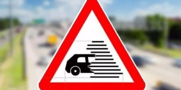 yeni-trafik-levhasi-cikti-iste-merak-edilen-anlami-KfuTqNfE.jpg