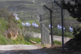 bir-skandal-daha-israil-bayraklarini-astilar-3wqHXMqS.jpg