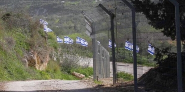 bir-skandal-daha-israil-bayraklarini-astilar-3wqHXMqS.jpg