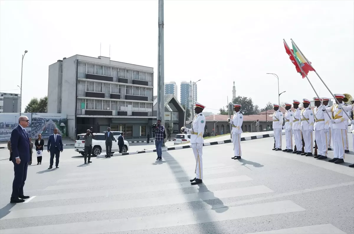 cumhurbaskani-erdogan-etiyopyada-adva-zafer-anitina-celenk-koydu-mtzFPUDb.jpg