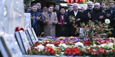 eski-basbakanlardan-necmettin-erbakan-kabri-basinda-anildi-LTJVZ8Pi.jpg