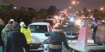 tem-otoyolunda-8-arac-birbirine-girdi-trafik-kilitlendi-LbvMWZ79.jpg